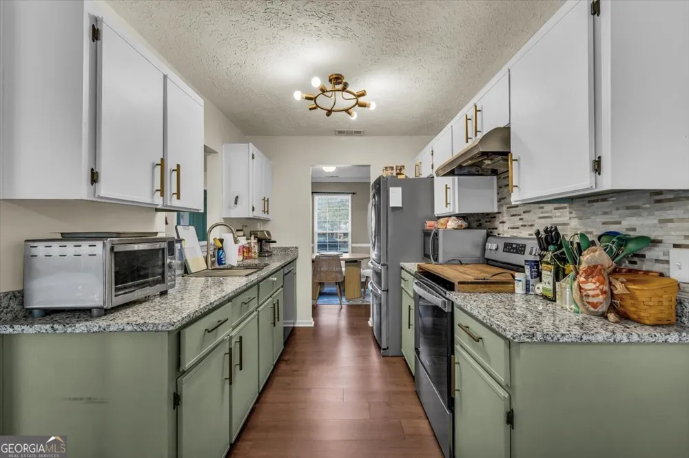 40 Whippoorwill LN E Richmond Hill, GA 31324