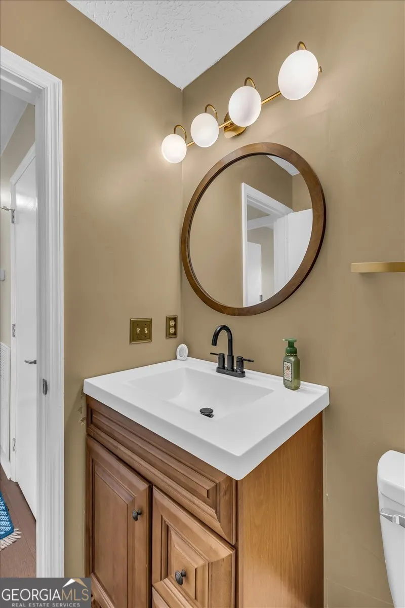 40 Whippoorwill LN E Richmond Hill, GA 31324