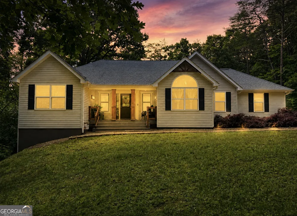 227 Clarkesville Heights DR Clarkesville, GA 30523