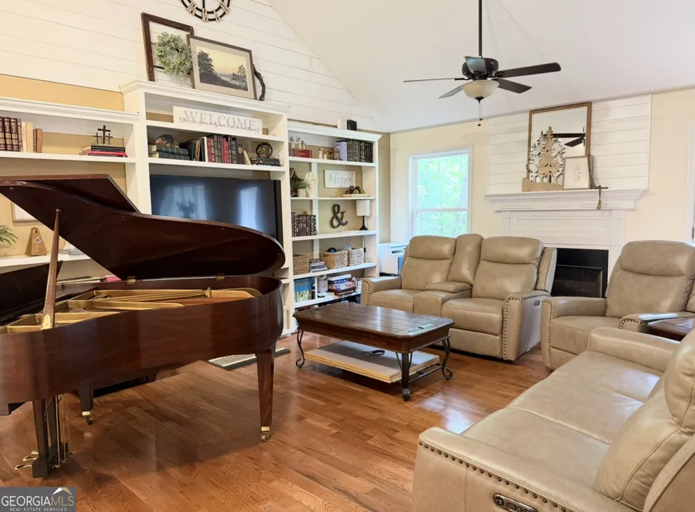 227 Clarkesville Heights DR Clarkesville, GA 30523