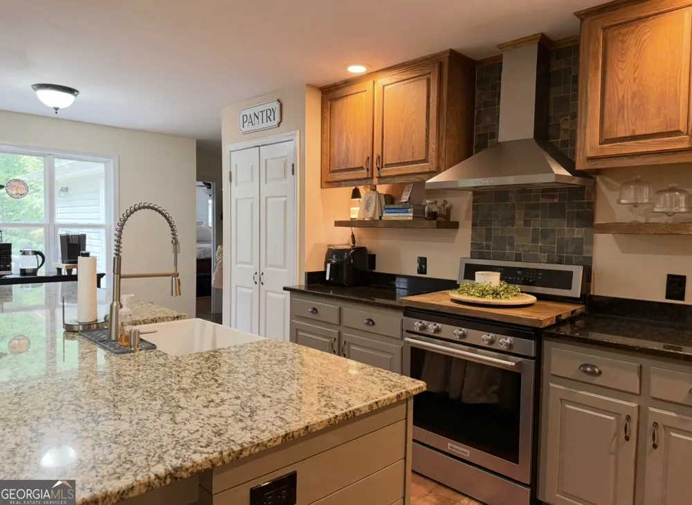 227 Clarkesville Heights DR Clarkesville, GA 30523