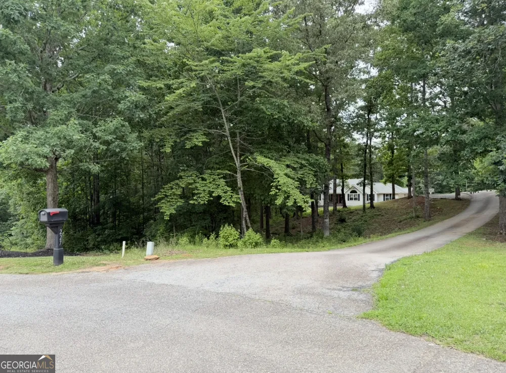 227 Clarkesville Heights DR Clarkesville, GA 30523