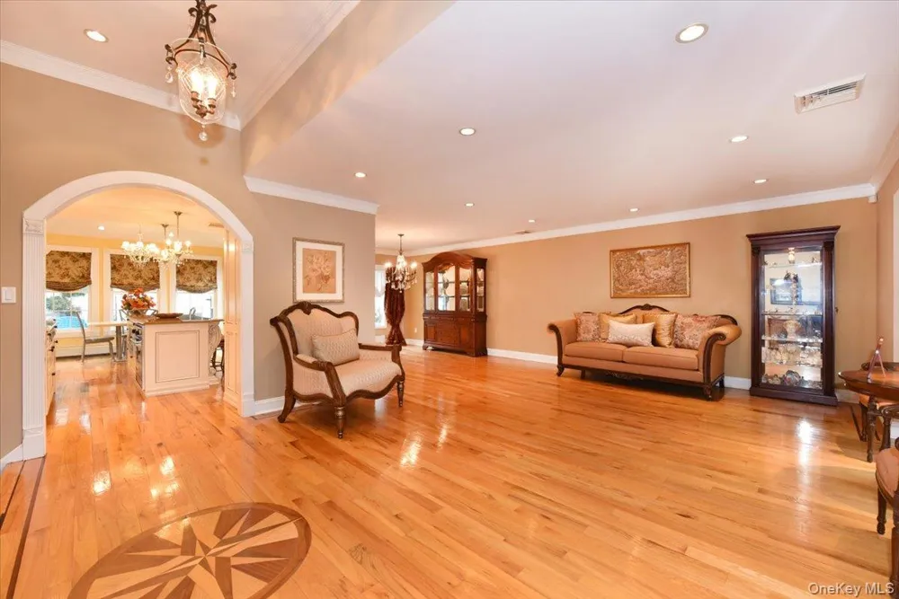 32 Lark Drive Woodbury, NY 11797