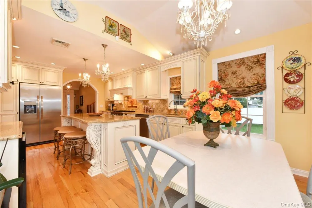 32 Lark Drive Woodbury, NY 11797