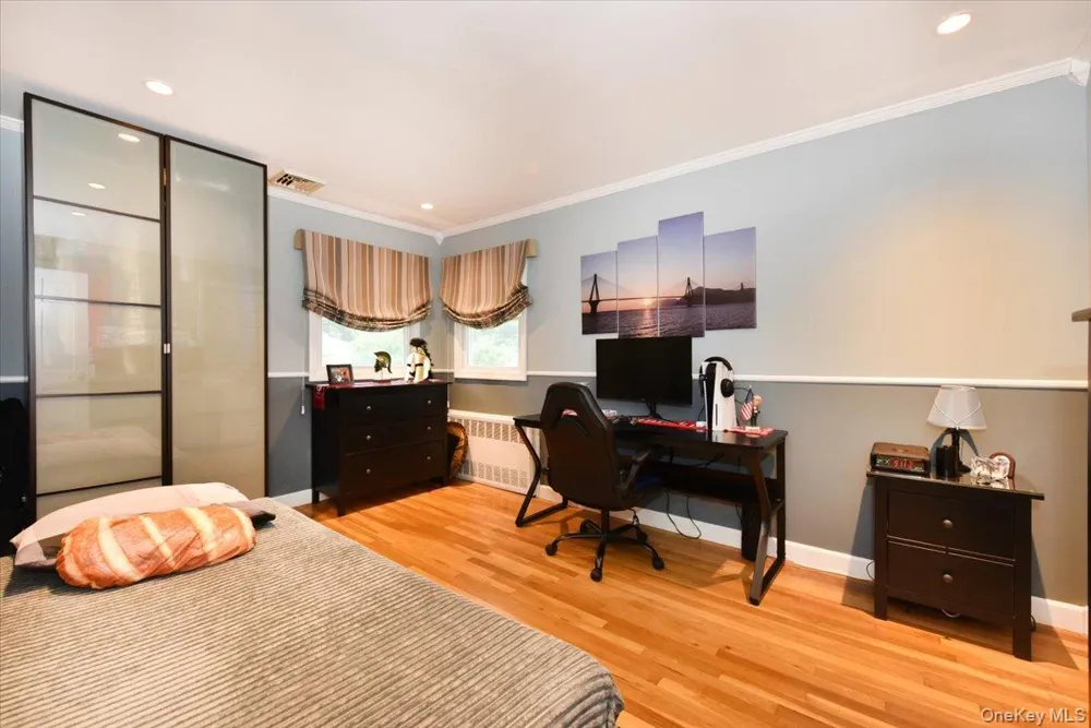 32 Lark Drive Woodbury, NY 11797