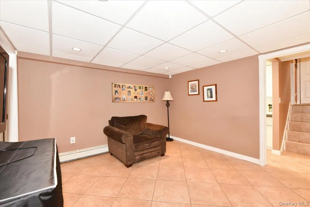 32 Lark Drive Woodbury, NY 11797