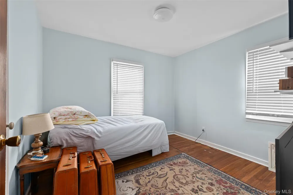 2975 oceanside Road Oceanside, NY 11572