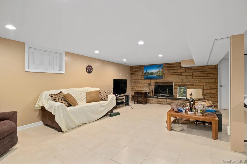 2975 oceanside Road Oceanside, NY 11572