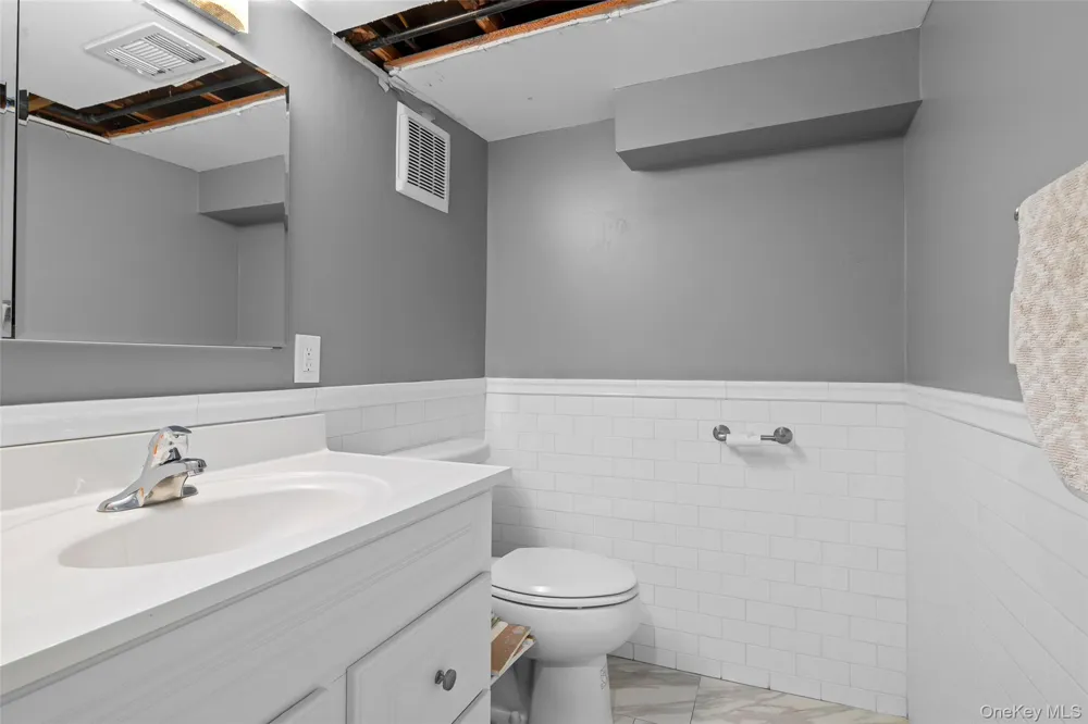 2975 oceanside Road Oceanside, NY 11572