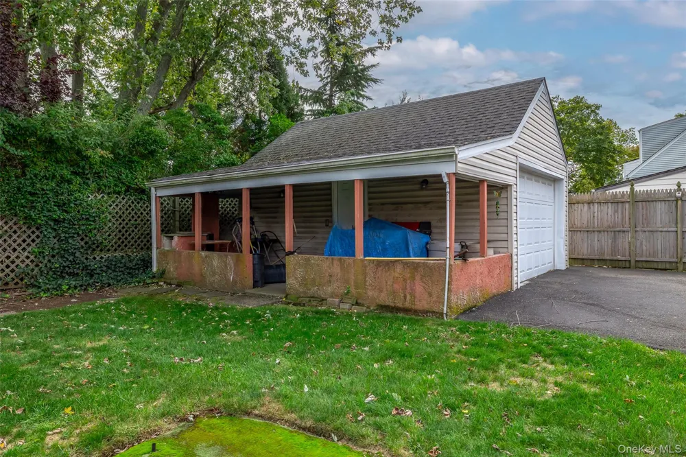 2975 oceanside Road Oceanside, NY 11572