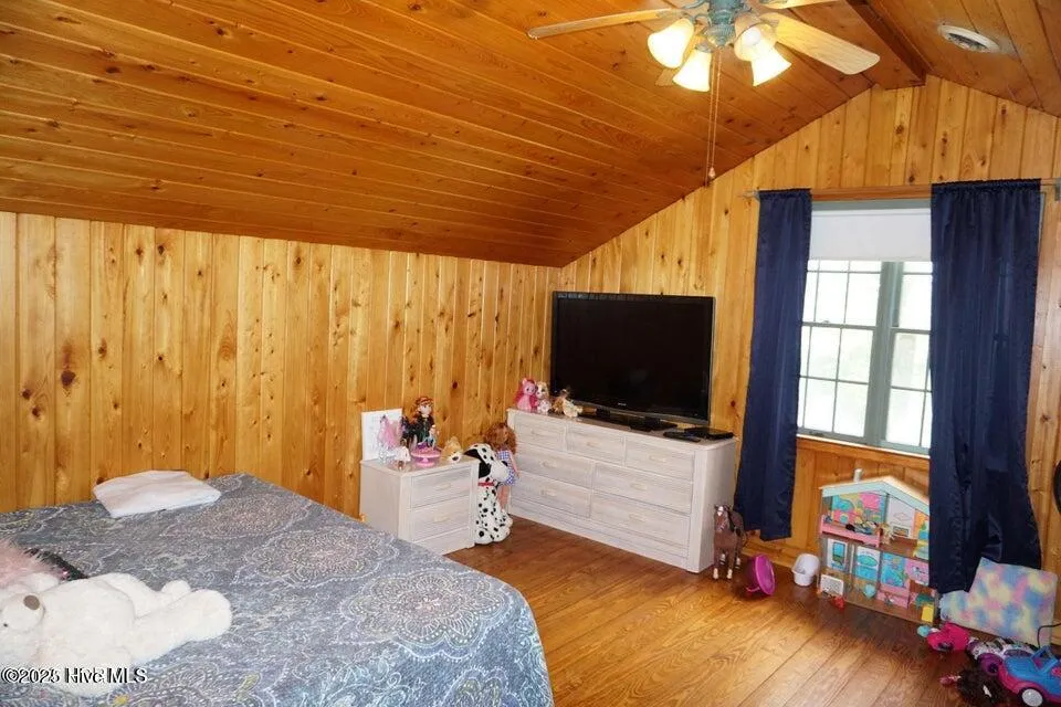 166 Lake Road Beaufort, NC 28516