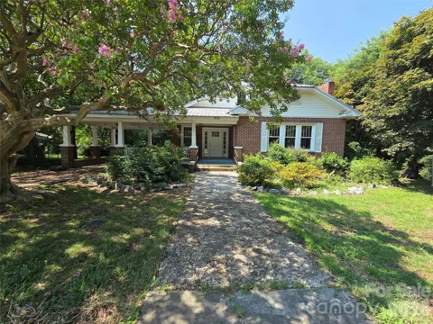305 W 12th Street