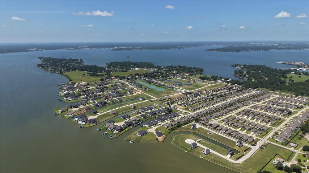 11000 Lake Mist Lane Willis, TX 77318