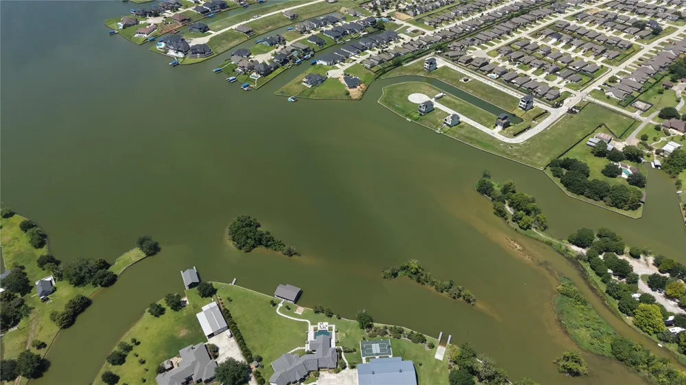 11000 Lake Mist Lane Willis, TX 77318