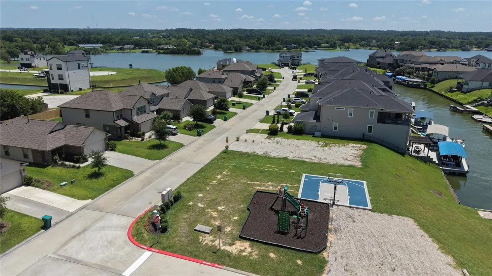 11000 Lake Mist Lane Willis, TX 77318