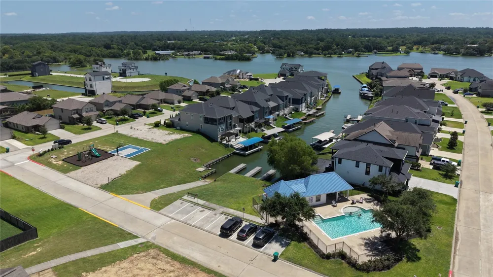 11000 Lake Mist Lane Willis, TX 77318