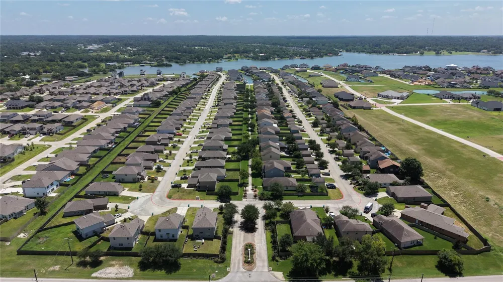 11000 Lake Mist Lane Willis, TX 77318
