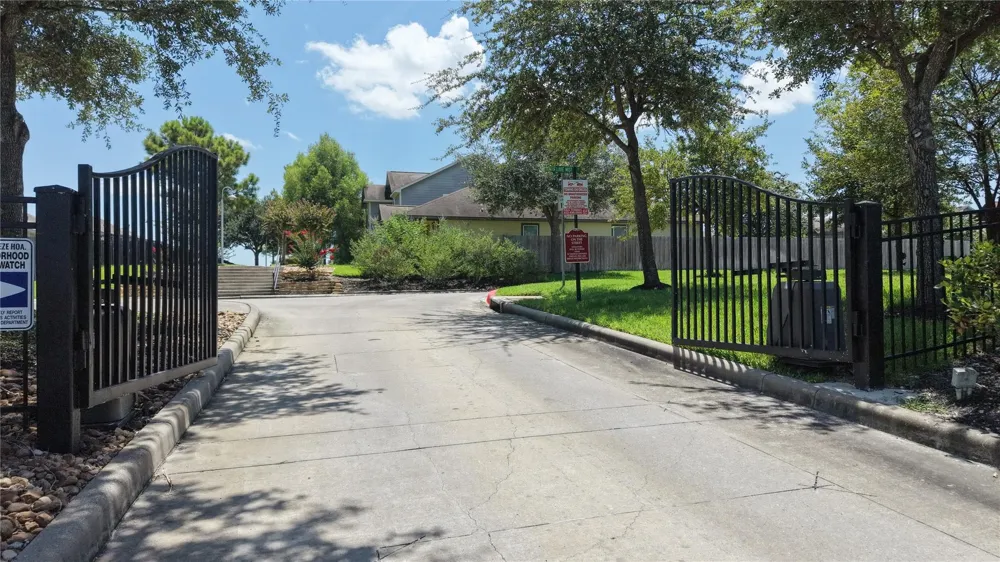 11000 Lake Mist Lane Willis, TX 77318