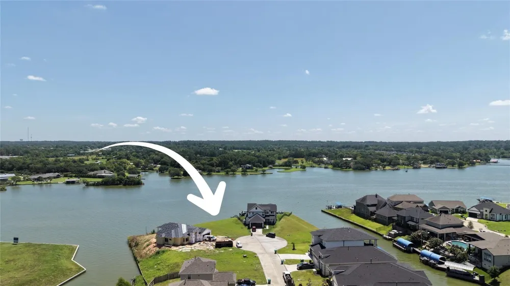 11000 Lake Mist Lane Willis, TX 77318