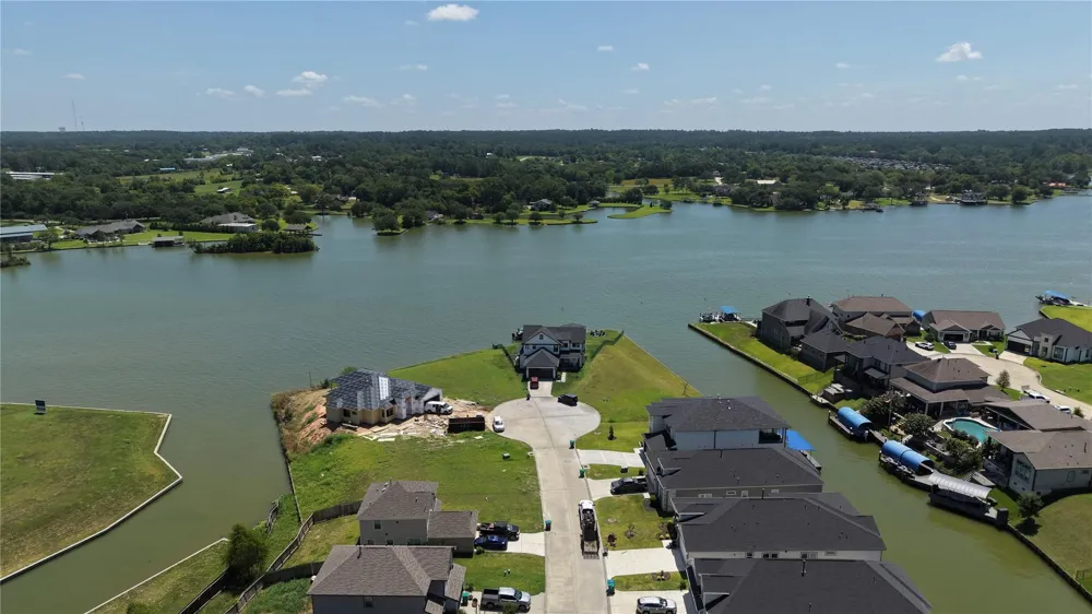 11000 Lake Mist Lane Willis, TX 77318