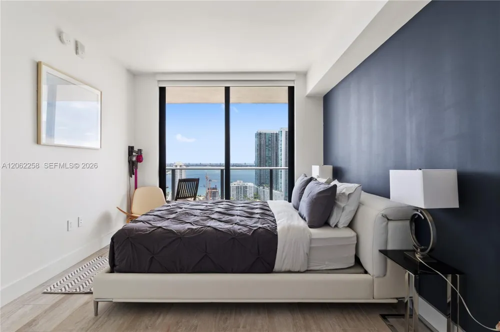 121 NE 34th St #2807 Miami, FL 33137