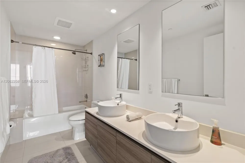 121 NE 34th St #2807 Miami, FL 33137