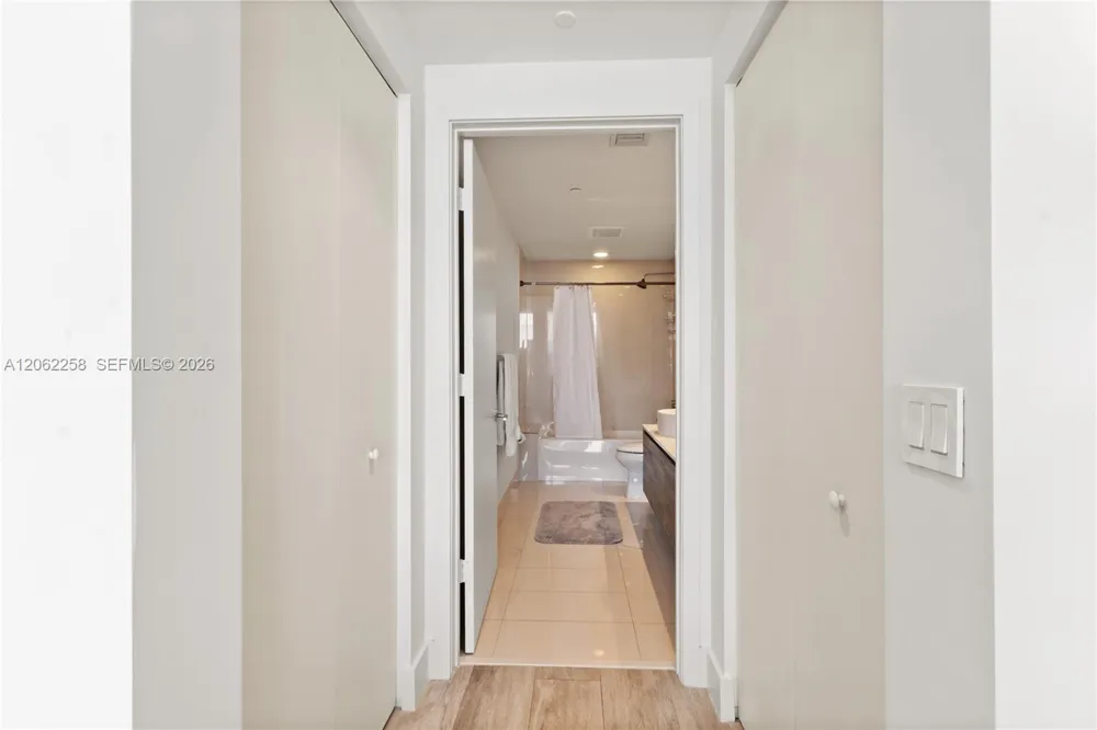 121 NE 34th St #2807 Miami, FL 33137
