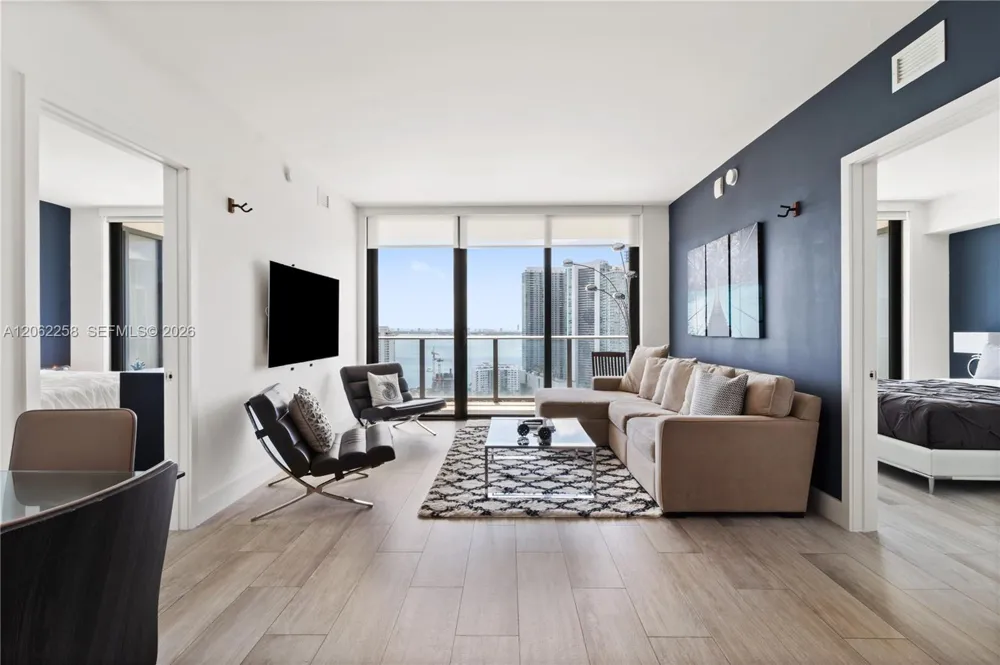 121 NE 34th St #2807 Miami, FL 33137