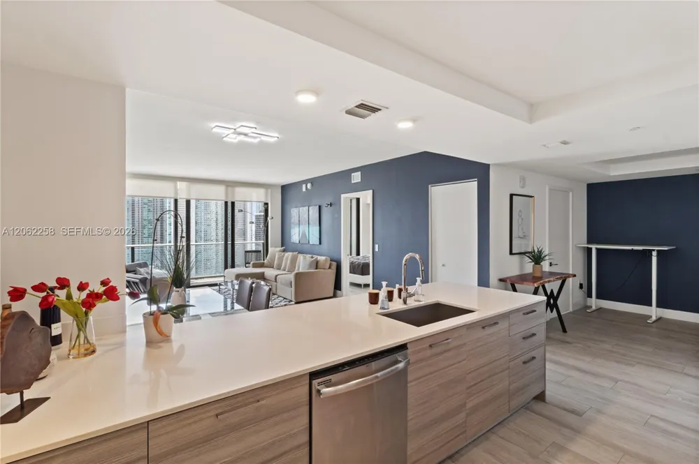 121 NE 34th St #2807 Miami, FL 33137