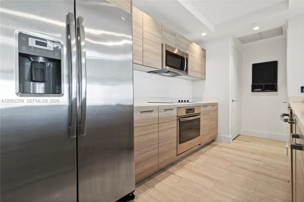 121 NE 34th St #2807 Miami, FL 33137