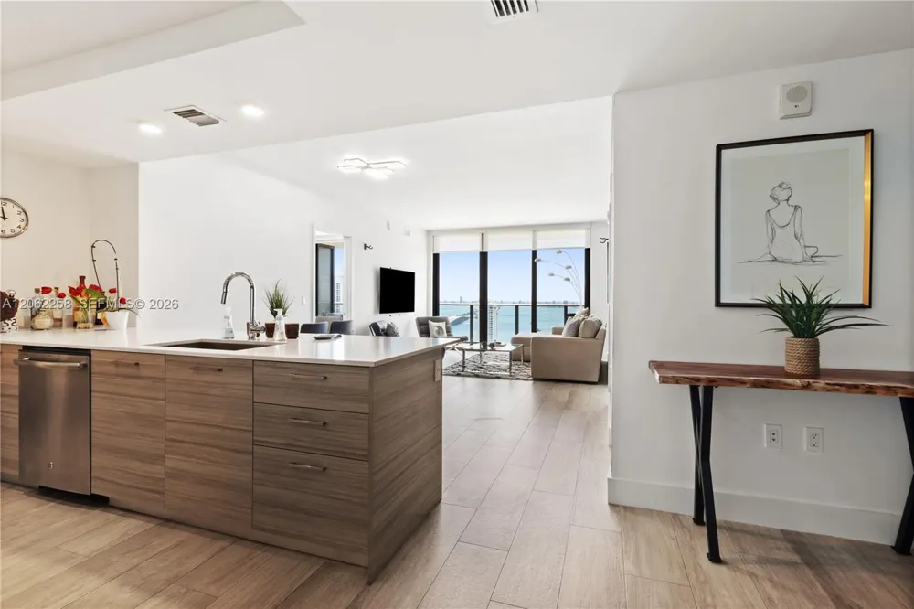 121 NE 34th St #2807 Miami, FL 33137