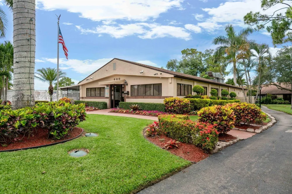 623 Sea Pine Way #C1 Green Acres, FL 33415