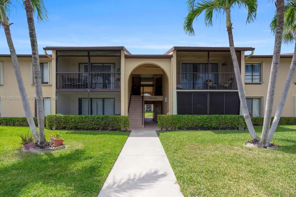 623 Sea Pine Way #C1 Green Acres, FL 33415