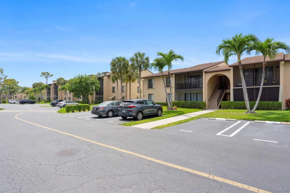 623 Sea Pine Way #C1 Green Acres, FL 33415