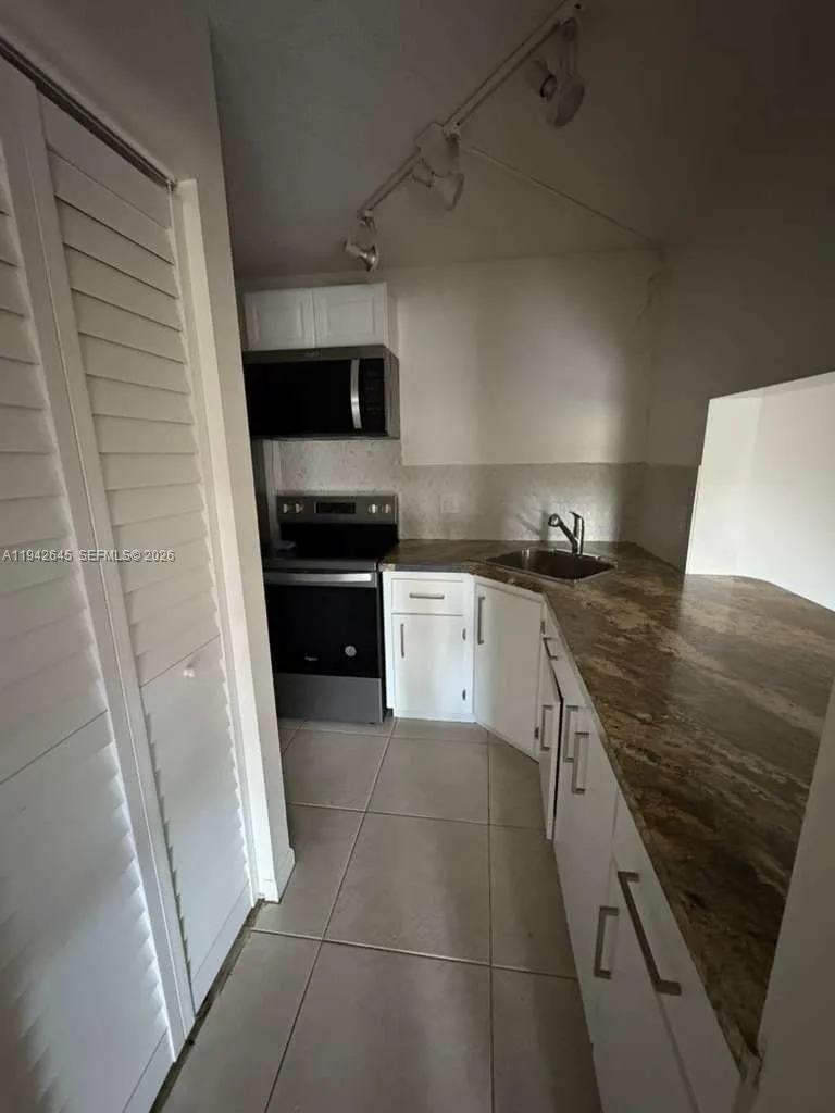 623 Sea Pine Way #C1 Green Acres, FL 33415