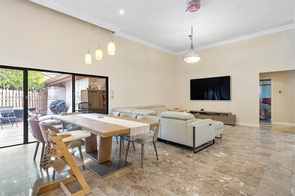 2707 S Parkview Dr Hallandale Beach, FL 33009
