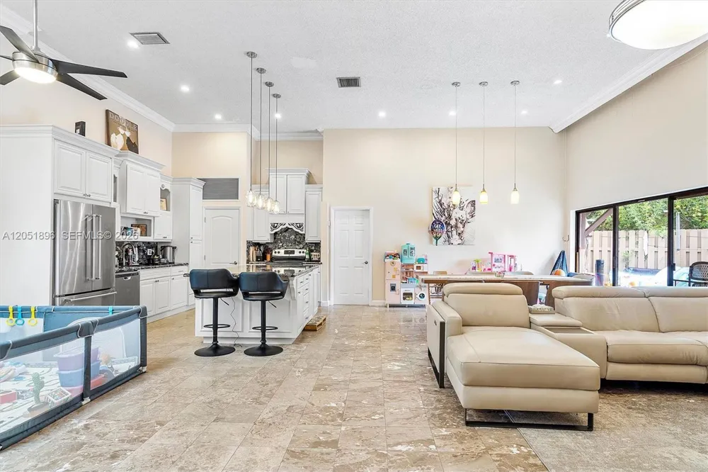 2707 S Parkview Dr Hallandale Beach, FL 33009