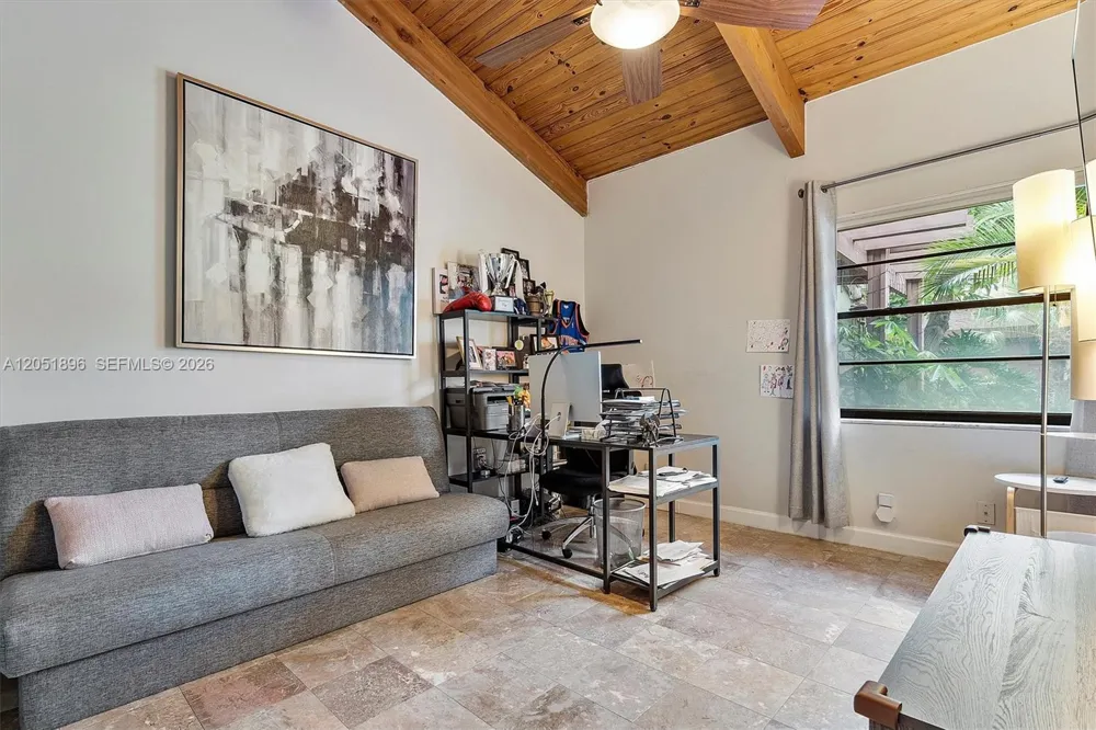 2707 S Parkview Dr Hallandale Beach, FL 33009
