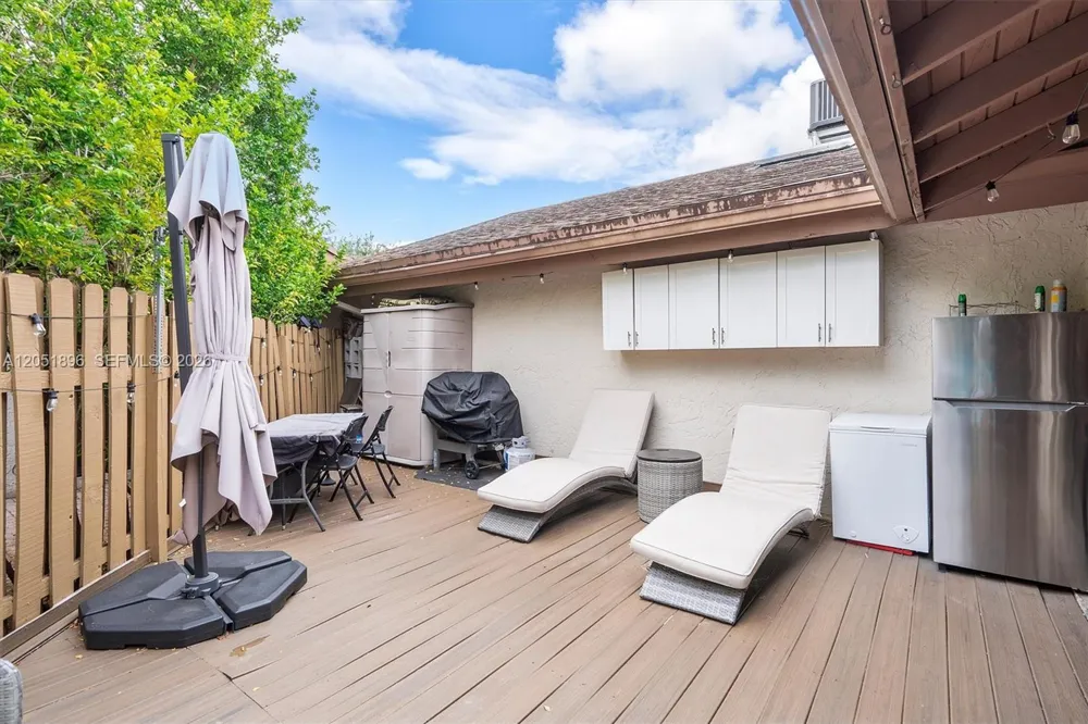 2707 S Parkview Dr Hallandale Beach, FL 33009