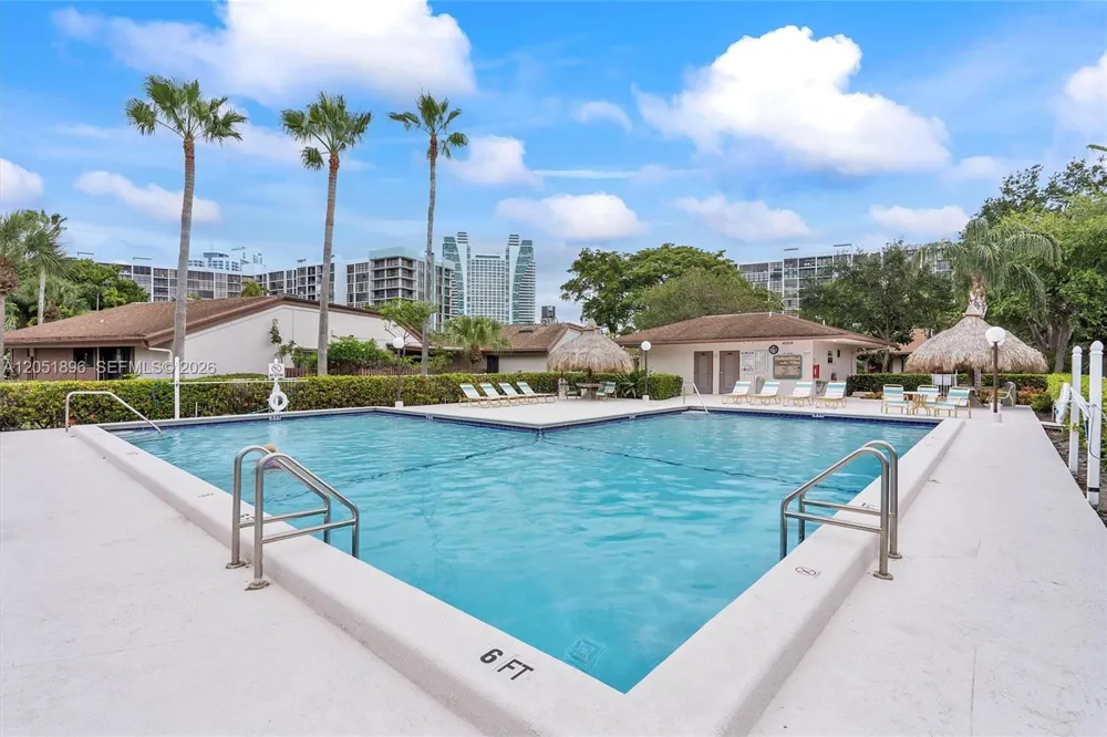 2707 S Parkview Dr Hallandale Beach, FL 33009