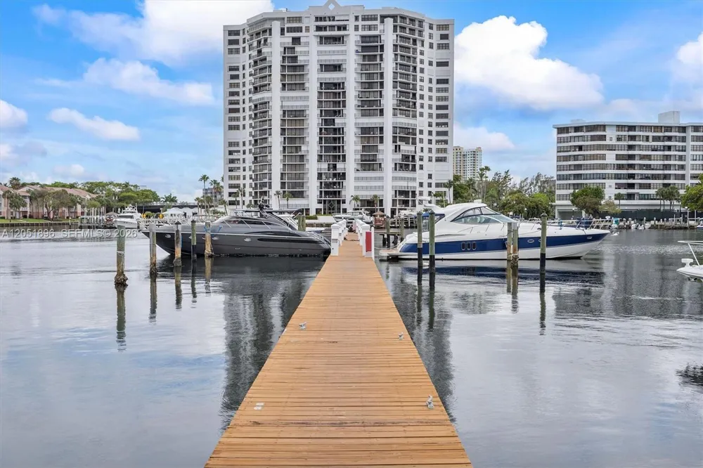2707 S Parkview Dr Hallandale Beach, FL 33009