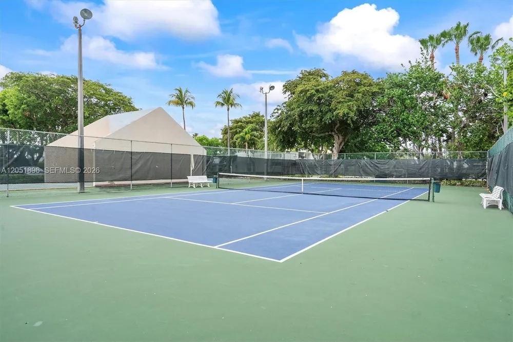 2707 S Parkview Dr Hallandale Beach, FL 33009