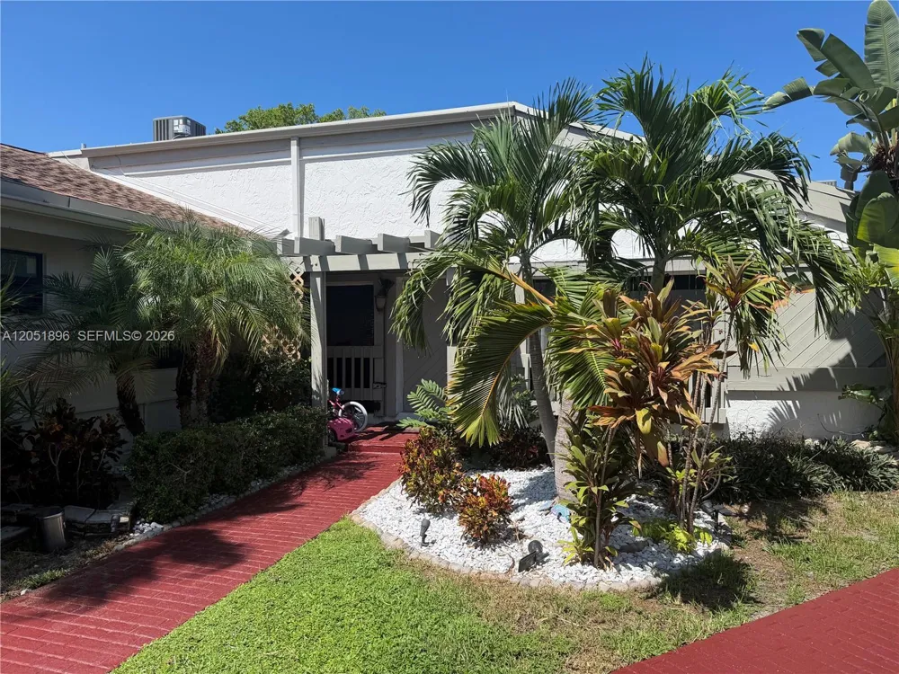 2707 S Parkview Dr Hallandale Beach, FL 33009