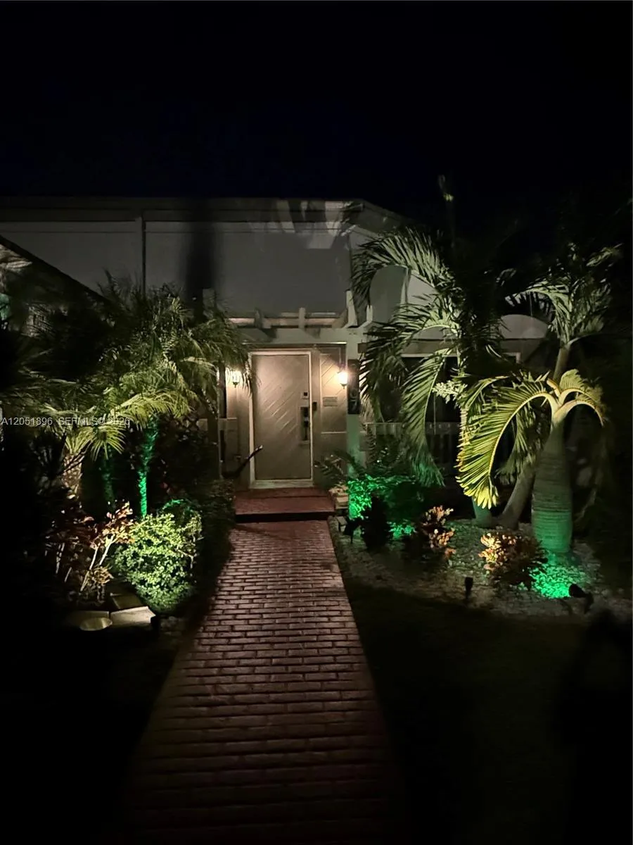 2707 S Parkview Dr Hallandale Beach, FL 33009