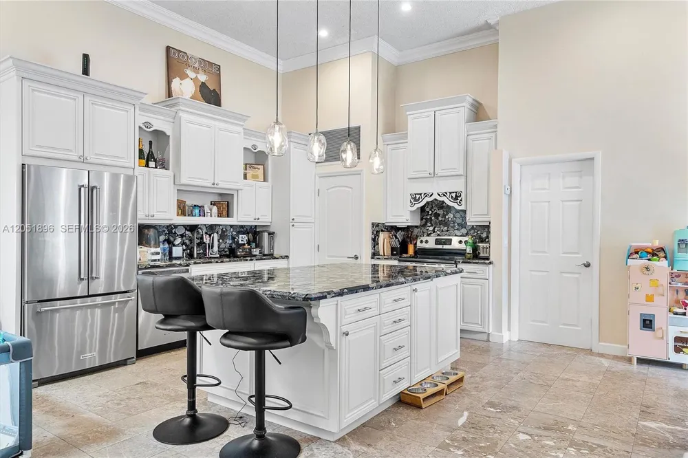 2707 S Parkview Dr Hallandale Beach, FL 33009