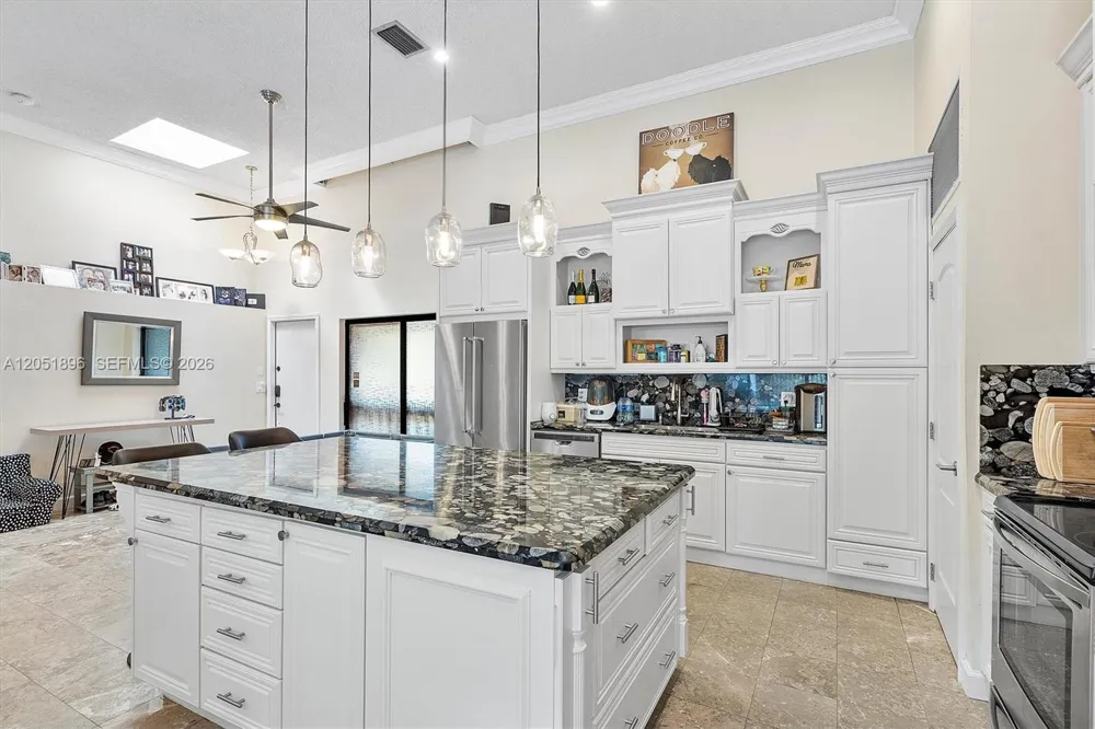 2707 S Parkview Dr Hallandale Beach, FL 33009