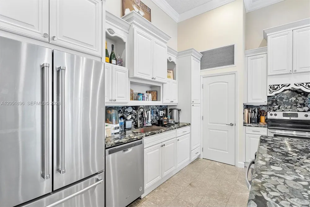2707 S Parkview Dr Hallandale Beach, FL 33009