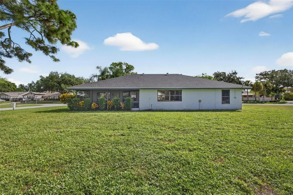 100 Miramar Ave Royal Palm Beach, FL 33411