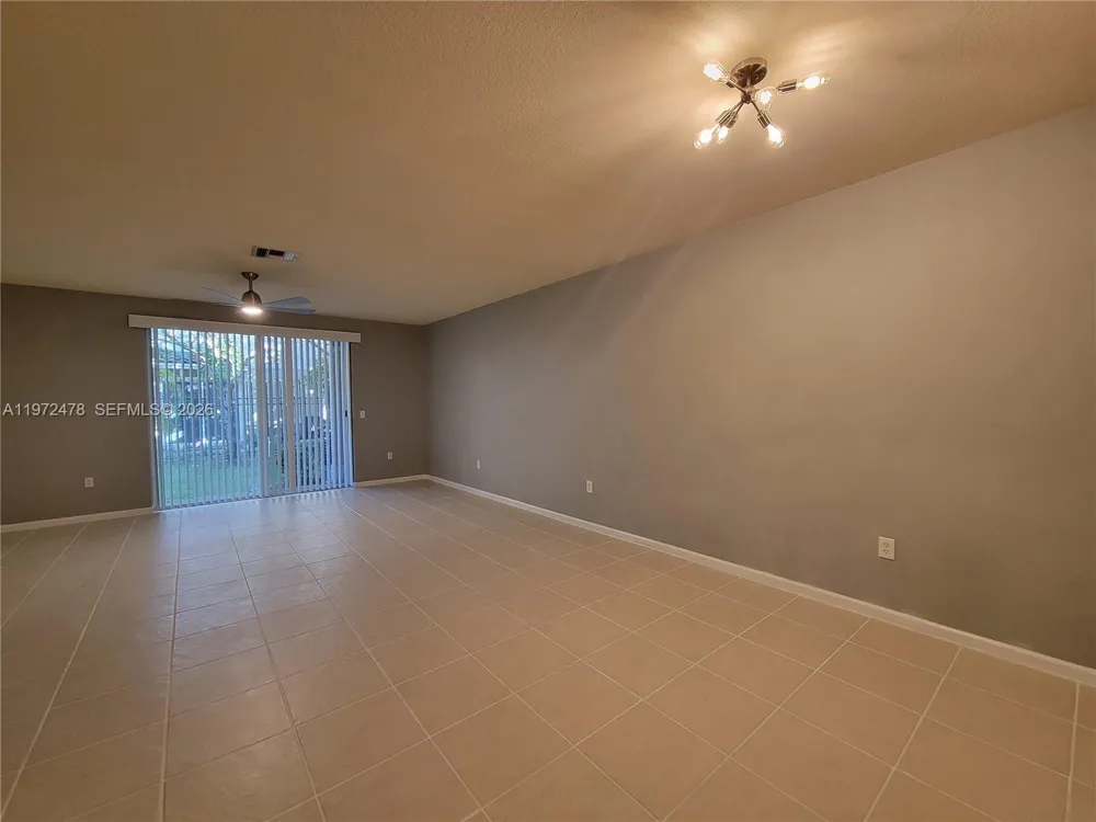 2761 SW 82nd Ave #102 Miramar, FL 33025