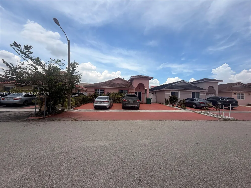 8814 NW 109th Ter Hialeah Gardens, FL 33018
